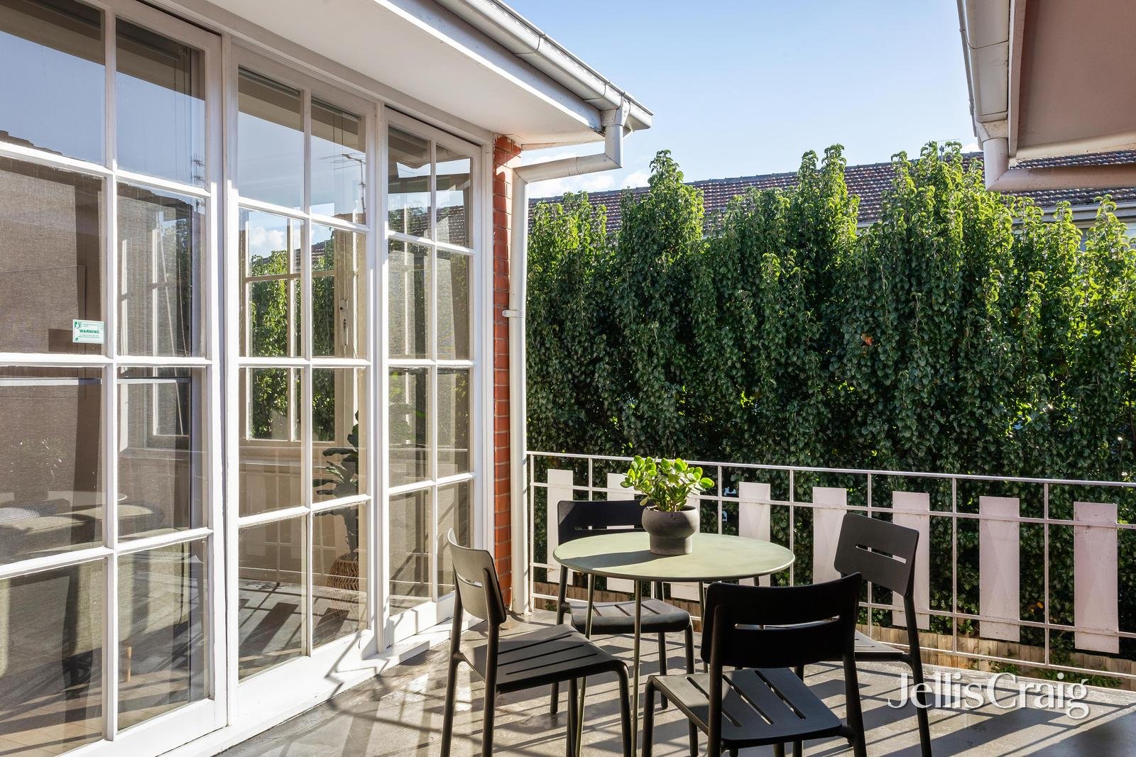 8/16 Springfield Avenue, Toorak image 3