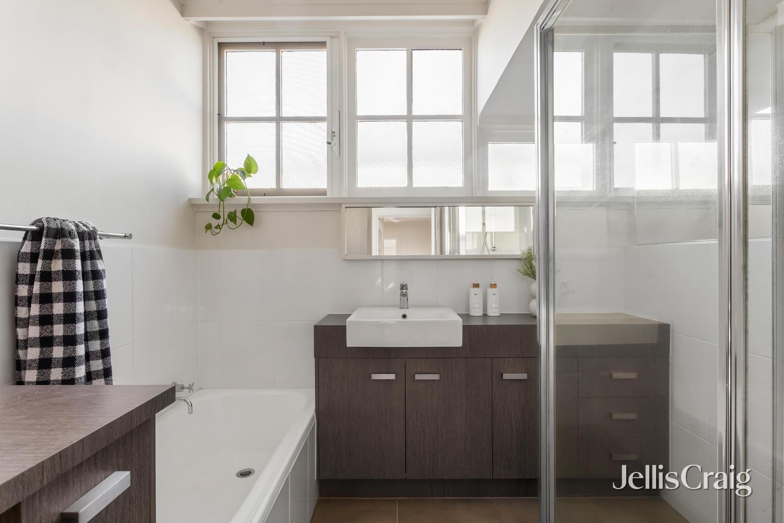 8/16 Springfield Avenue, Toorak image 9