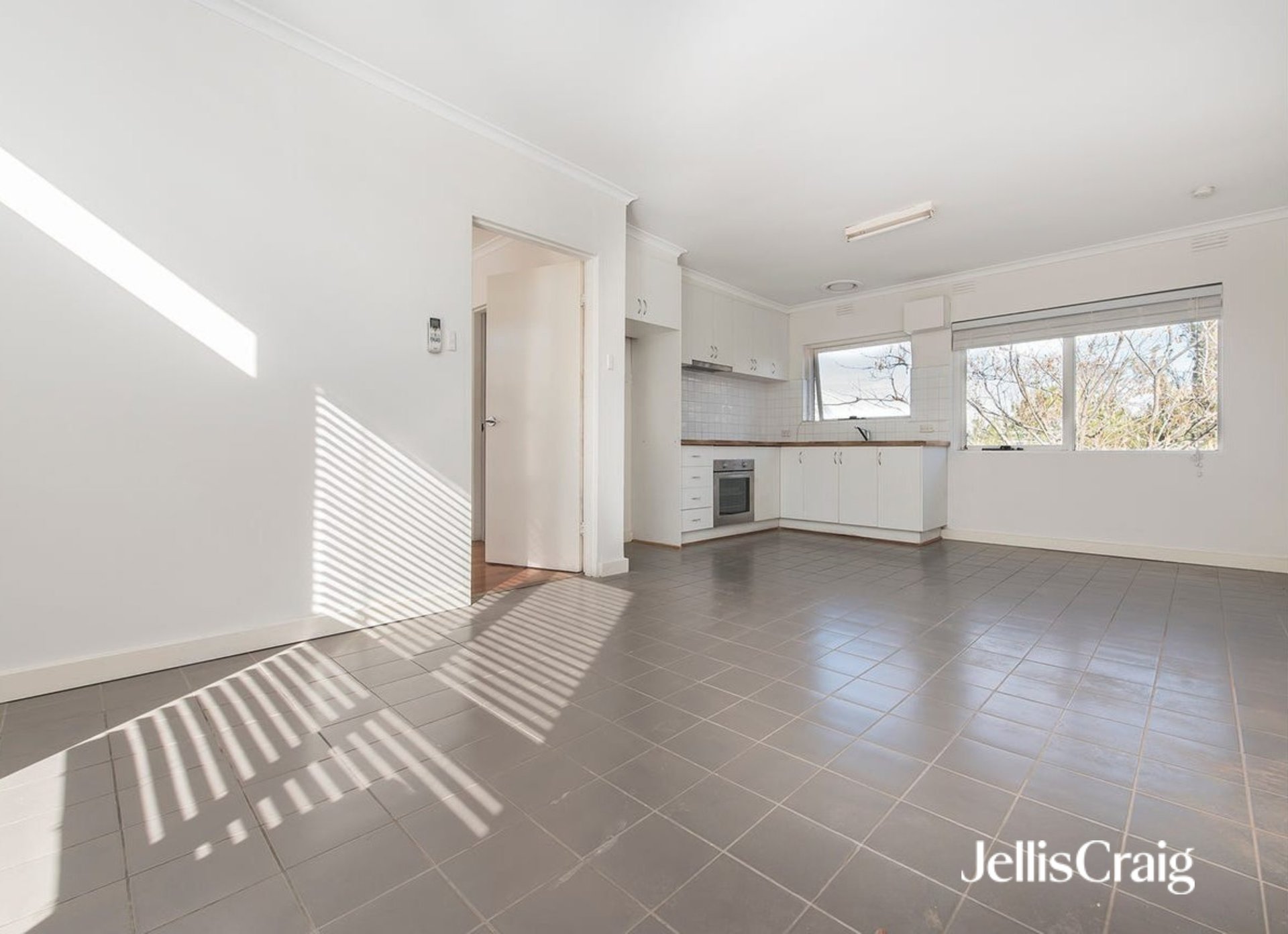 8/16 Warleigh Road, West&nbsp;Footscray image 3