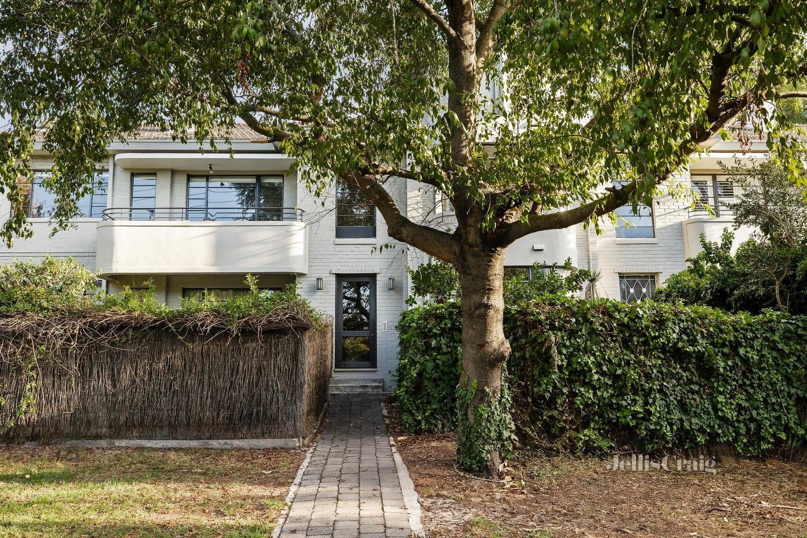 8/161 Alexandra Avenue, Toorak image 2