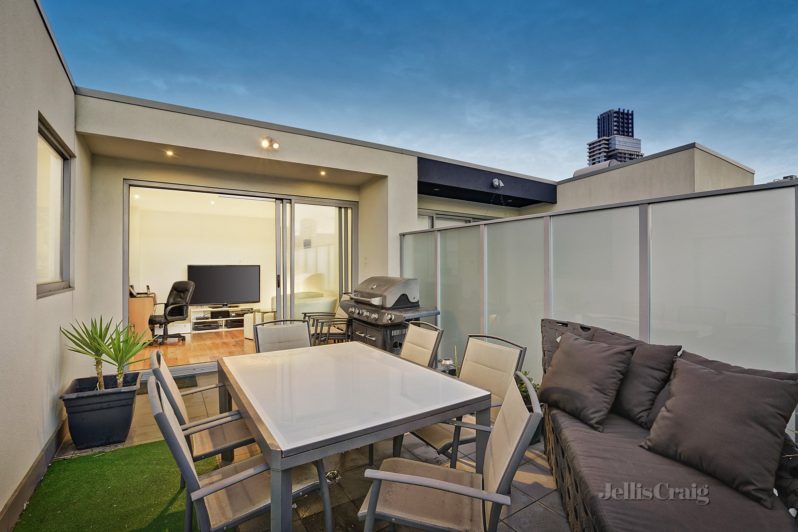 8/166 Stanley Street, West Melbourne image 2