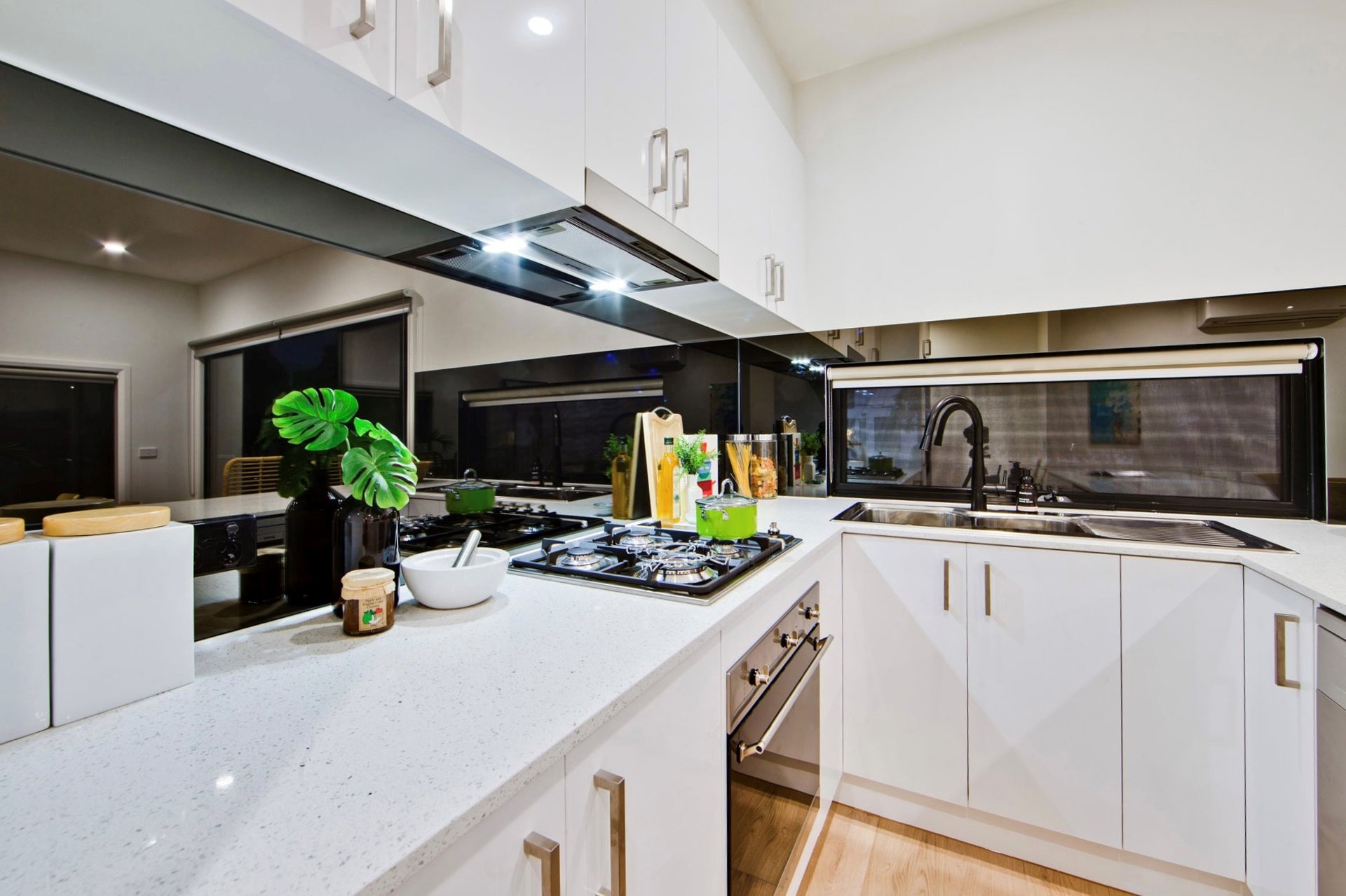 8/17 Bent Street, Bentleigh image 2