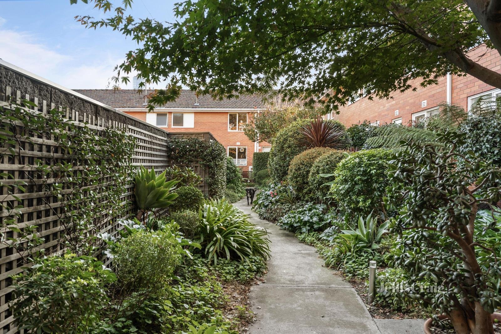 8/17 Como Avenue, South Yarra image 2