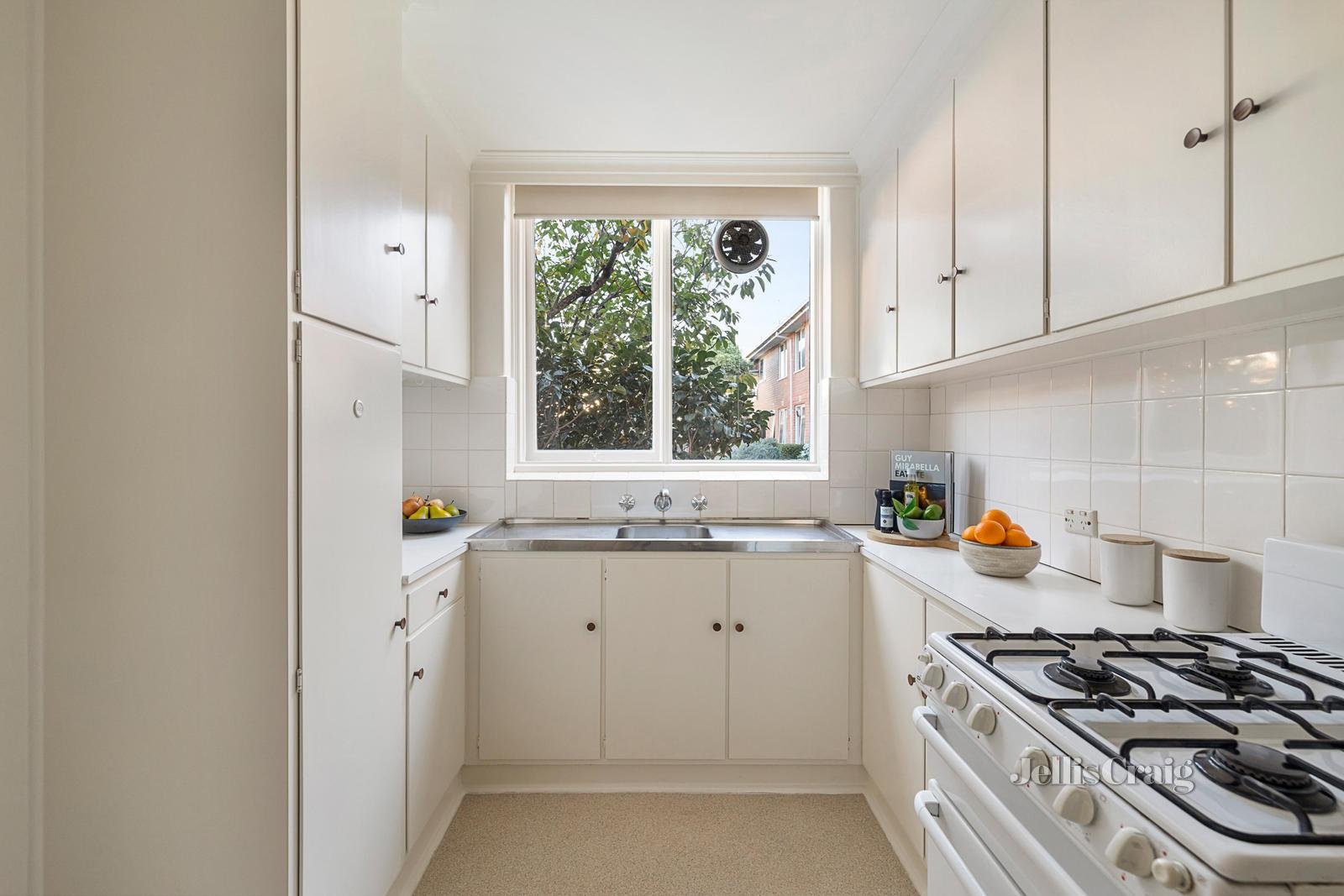 8/17 Como Avenue, South Yarra image 8