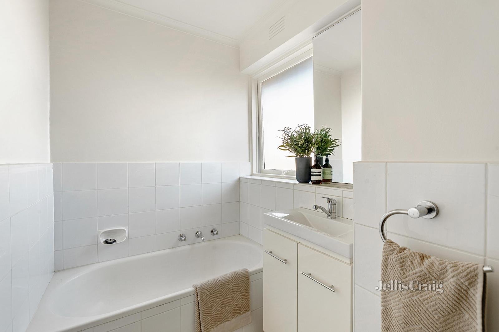 8/17 Como Avenue, South Yarra image 10