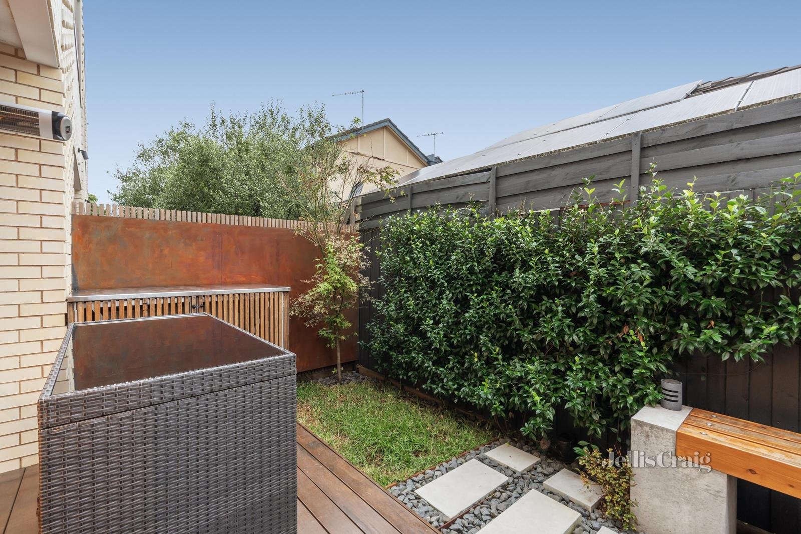 8/17 Loranne Street, Bentleigh image 9