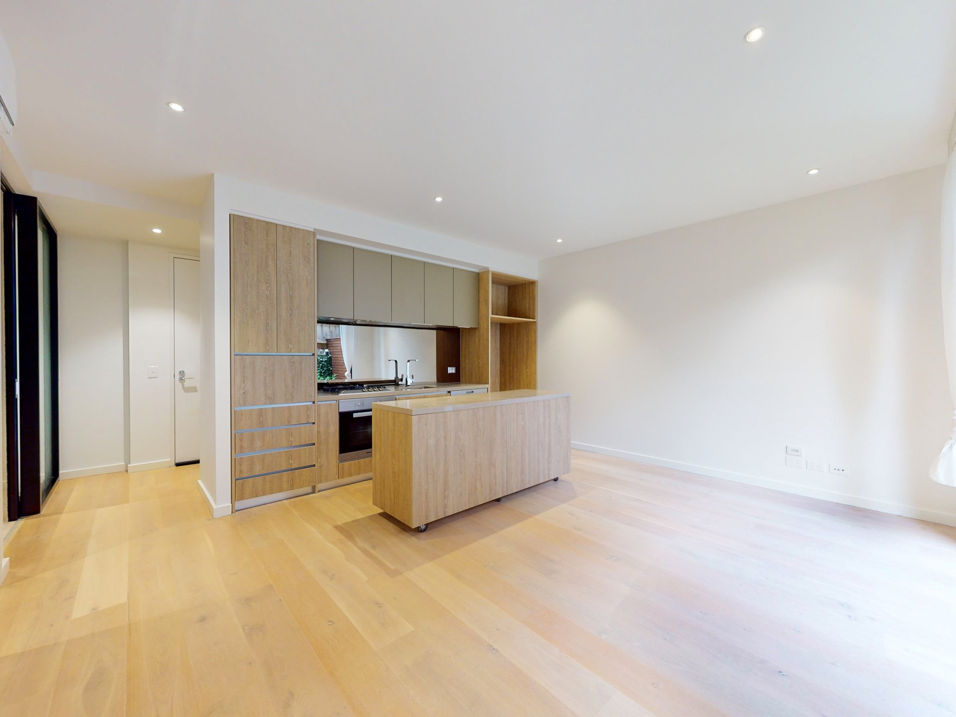 8/17 Riversdale Road, Hawthorn image 2