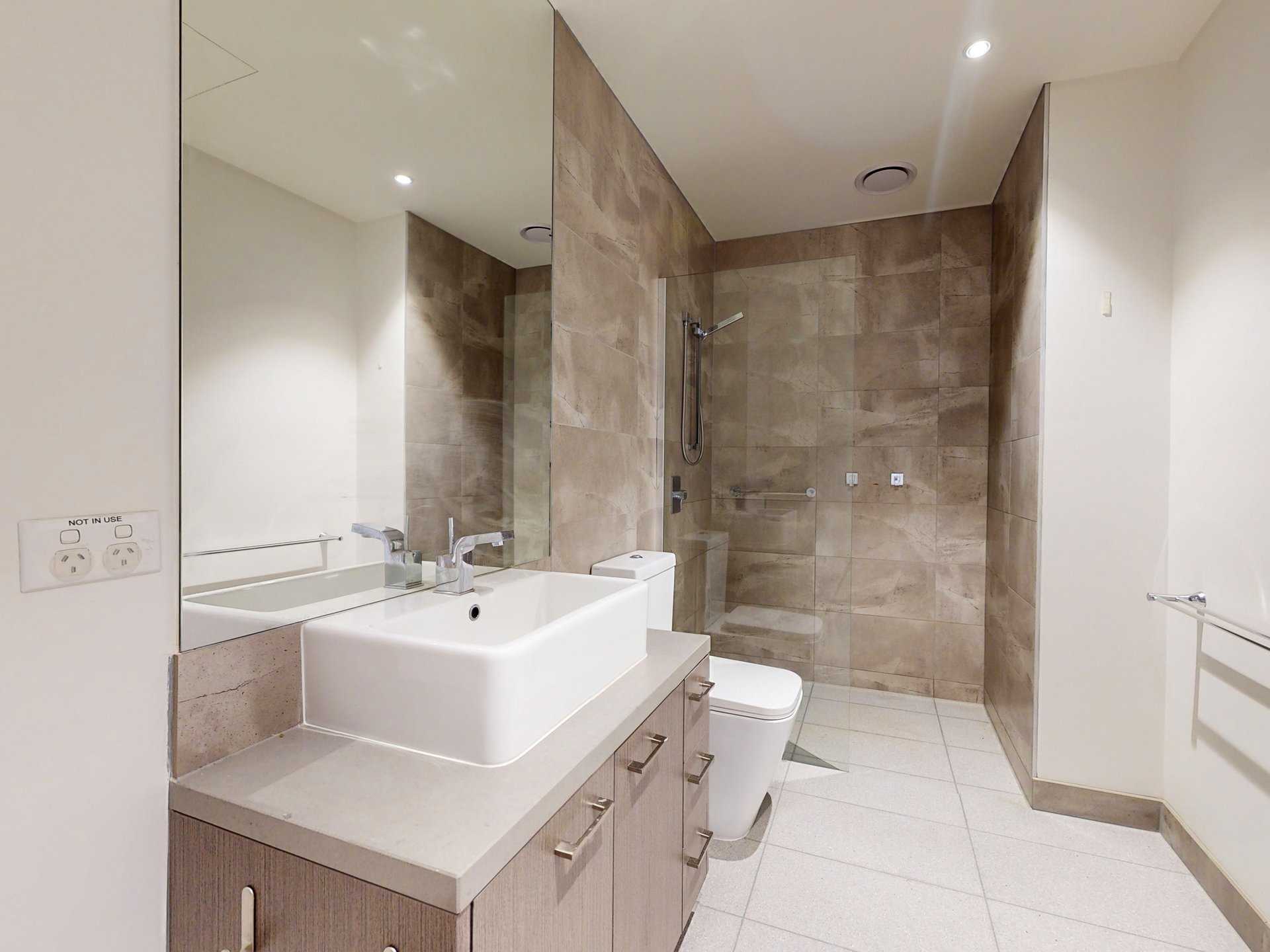 8/17 Riversdale Road, Hawthorn image 3