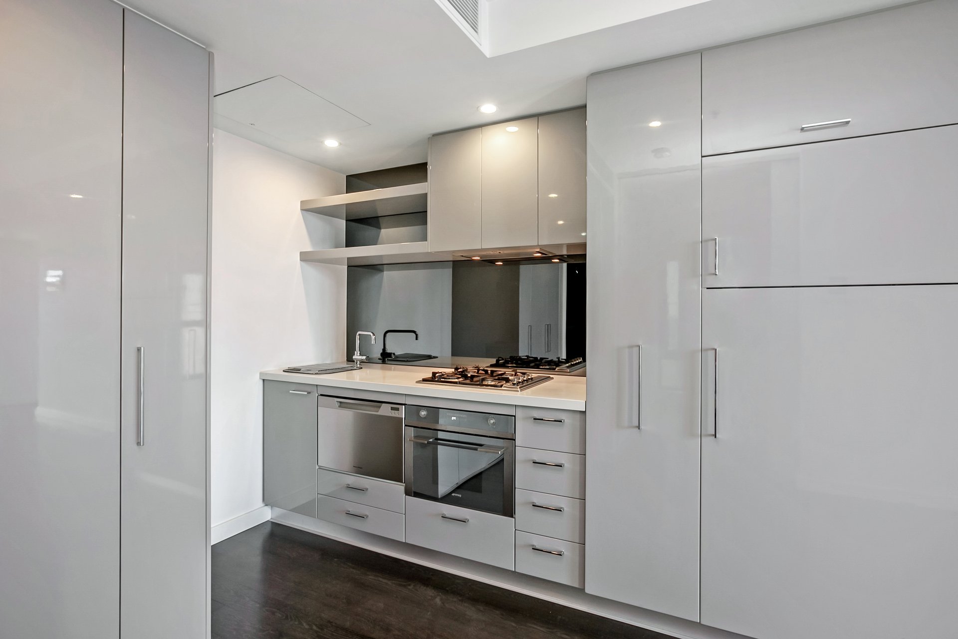 817/338 Kings Way, South Melbourne image 3