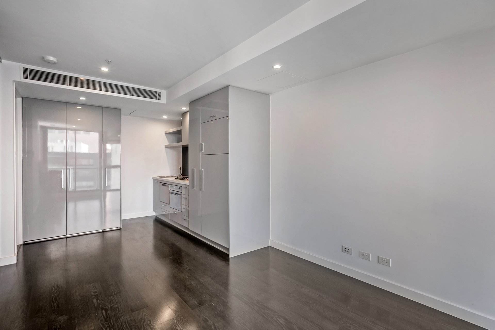817/338 Kings Way, South Melbourne image 5