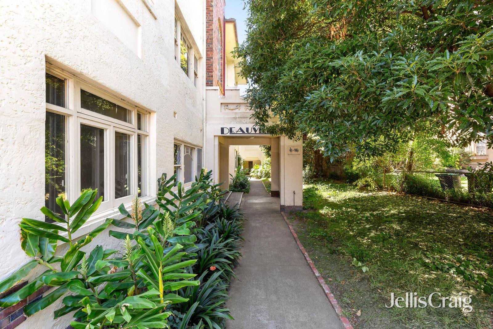 8/18 Princes Street, St&nbsp;Kilda image 9