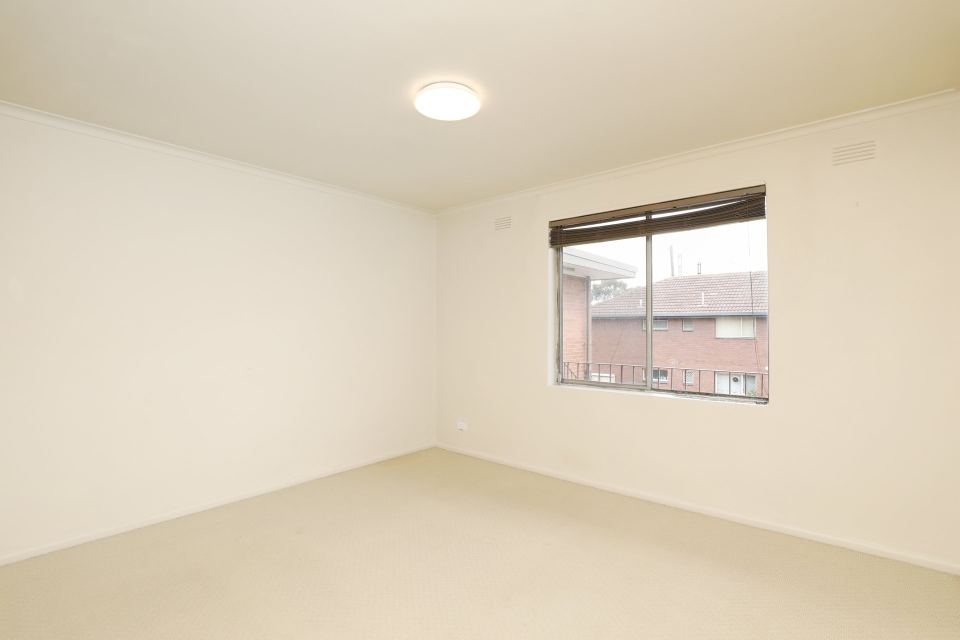 8/18 Smith Street, Thornbury image 4