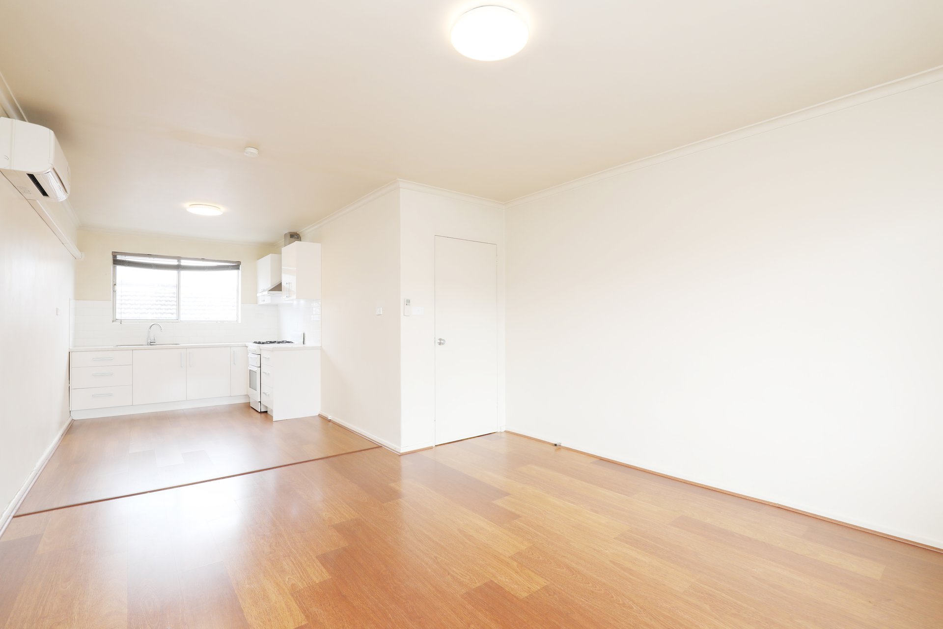 8/18 Smith Street, Thornbury image 2