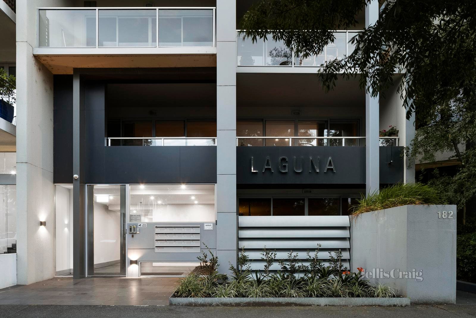 8/182 Albert Road, South Melbourne image 1