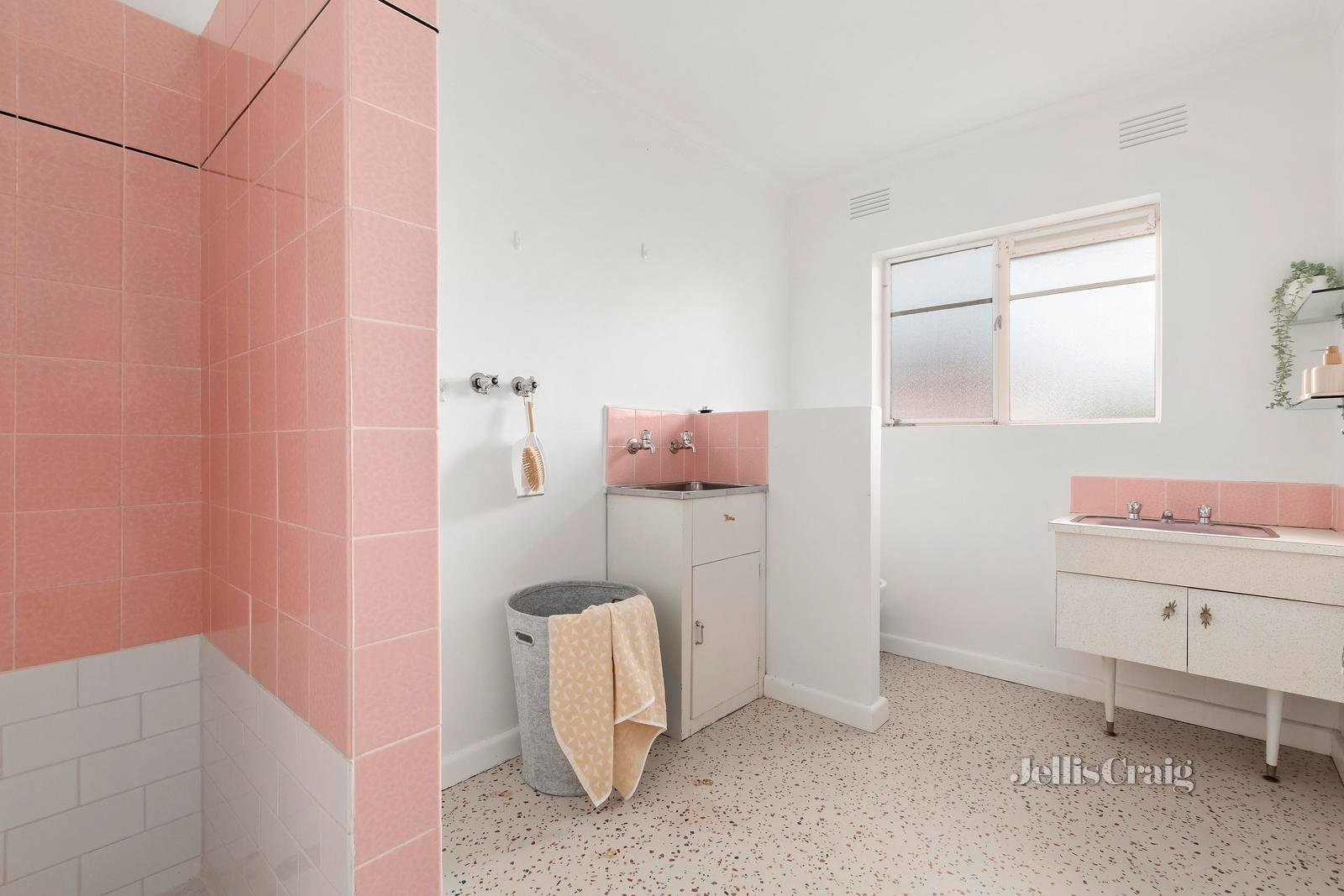 8/19 Grosvenor Street, Moonee Ponds image 7