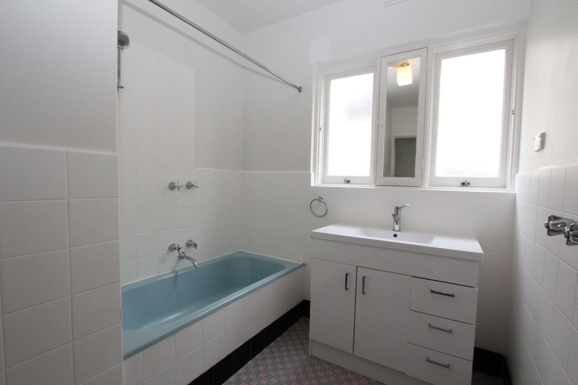 Property Gallery Thumbnail 6