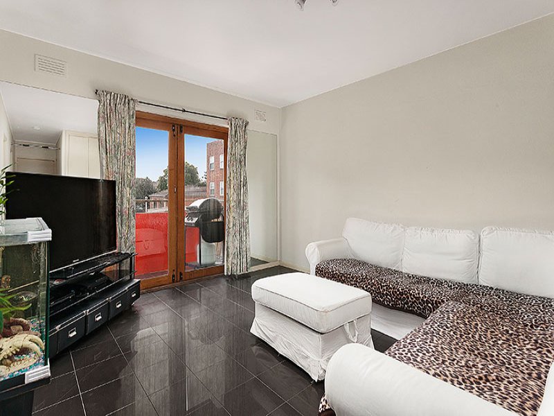 8/193 Brighton Road, Elwood image 2