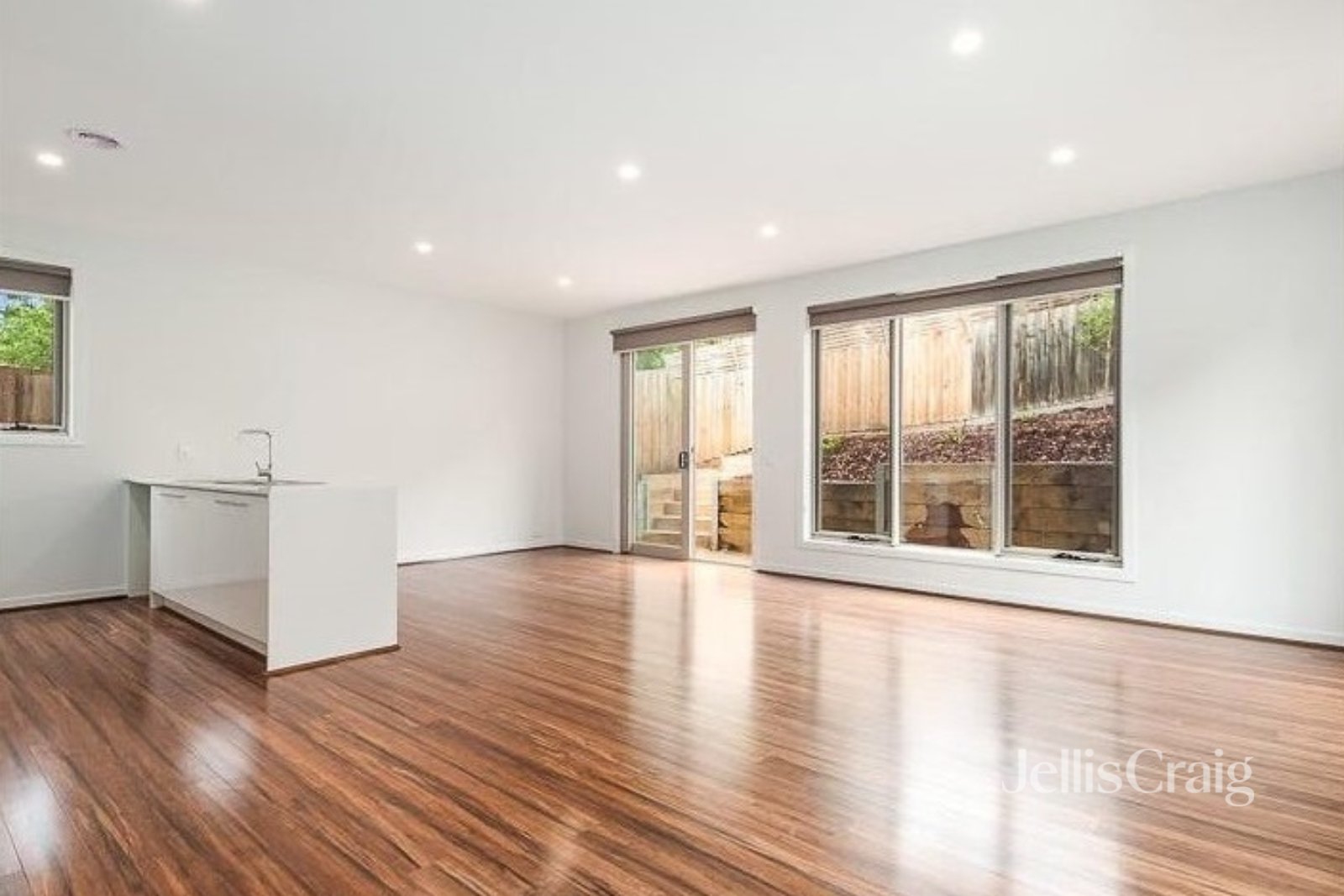 8/198 Sherbourne Road, Montmorency image 2