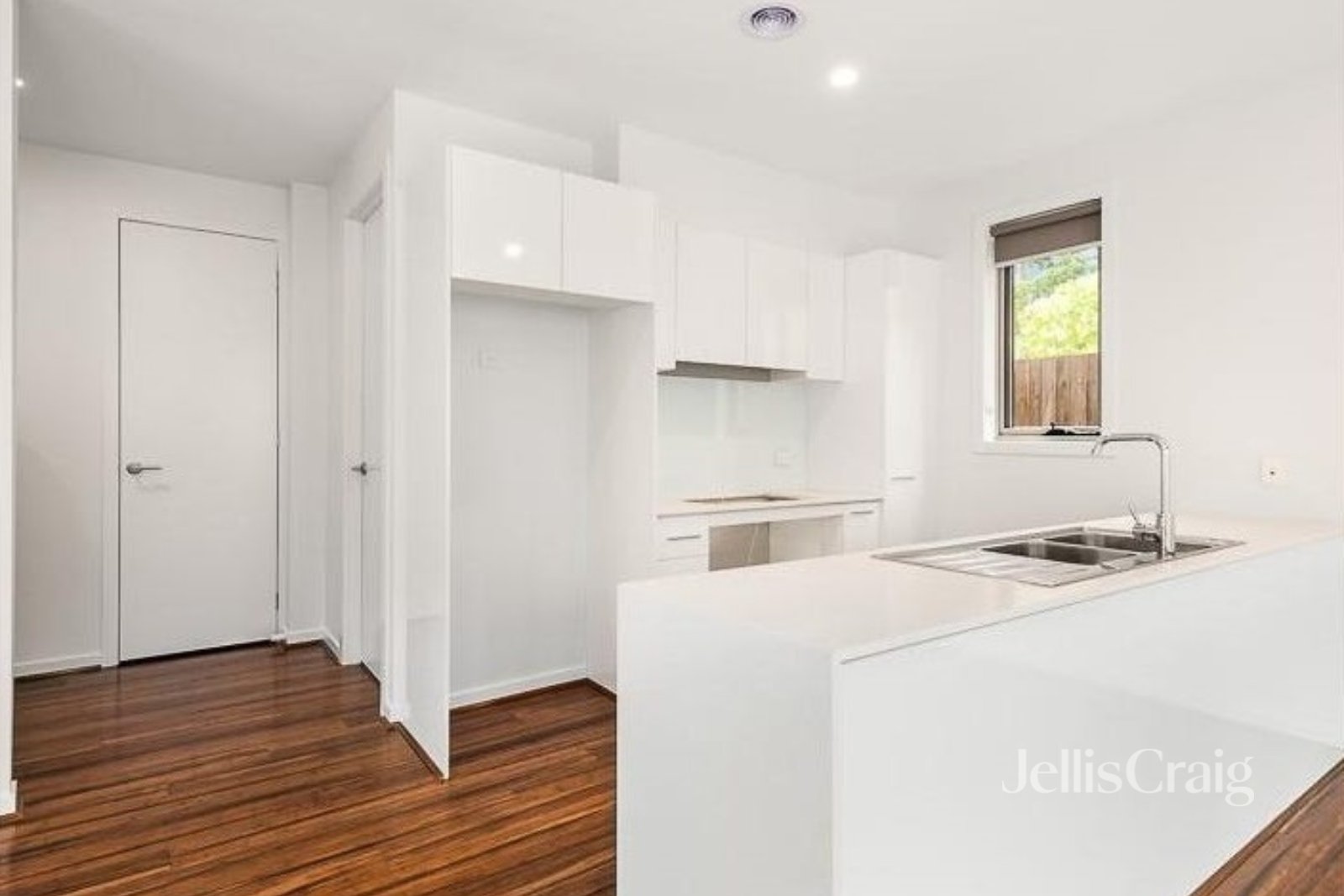 8/198 Sherbourne Road, Montmorency image 3