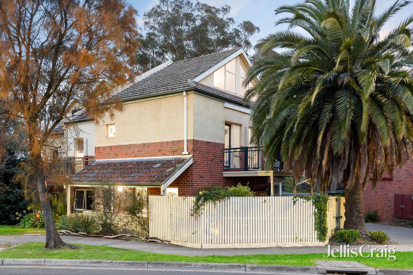 8/1A Main Drive, Bundoora image 1