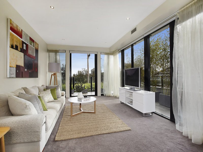81a Ormond Esplanade, Elwood image 2