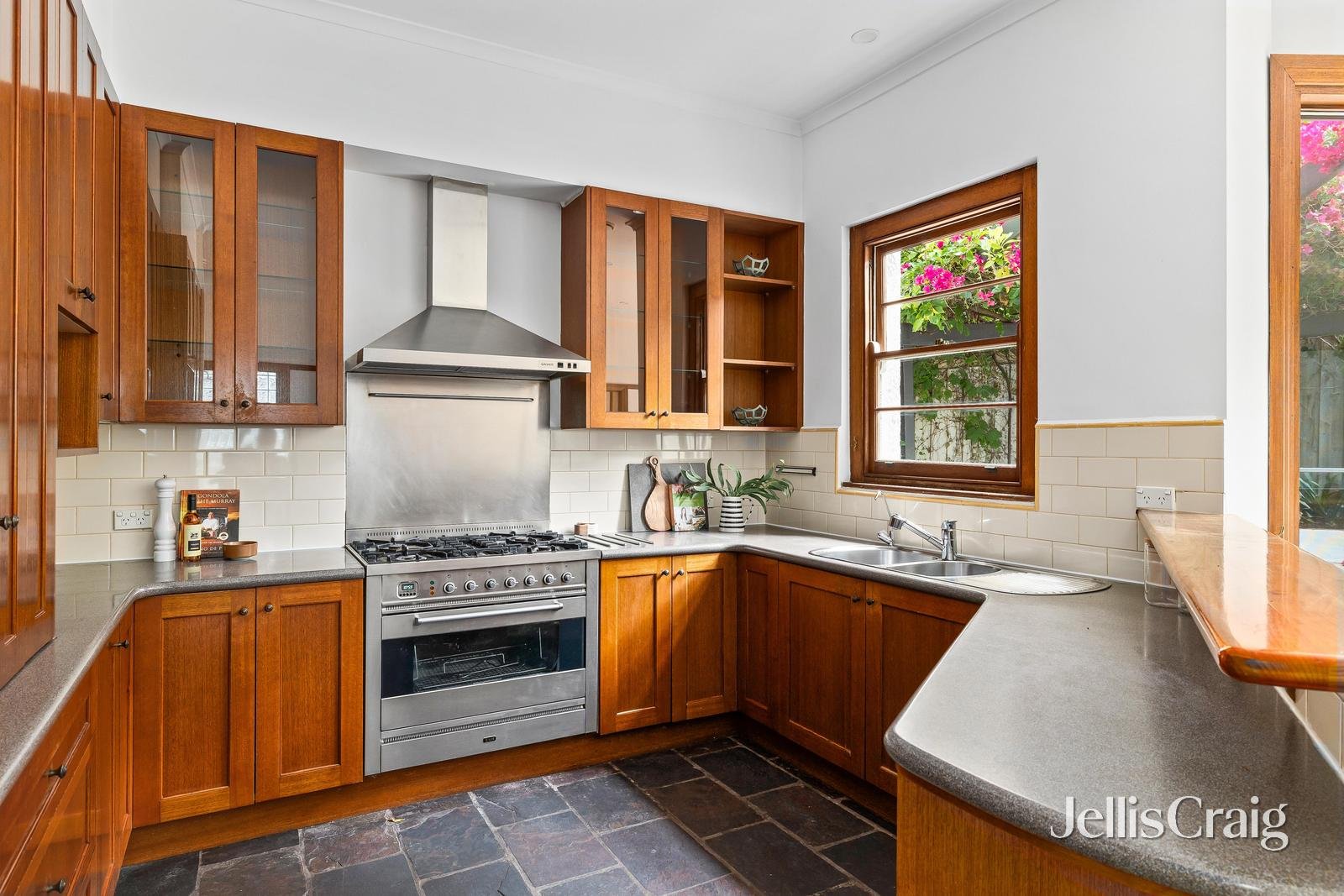 82 Dent Street, Ashburton image 9