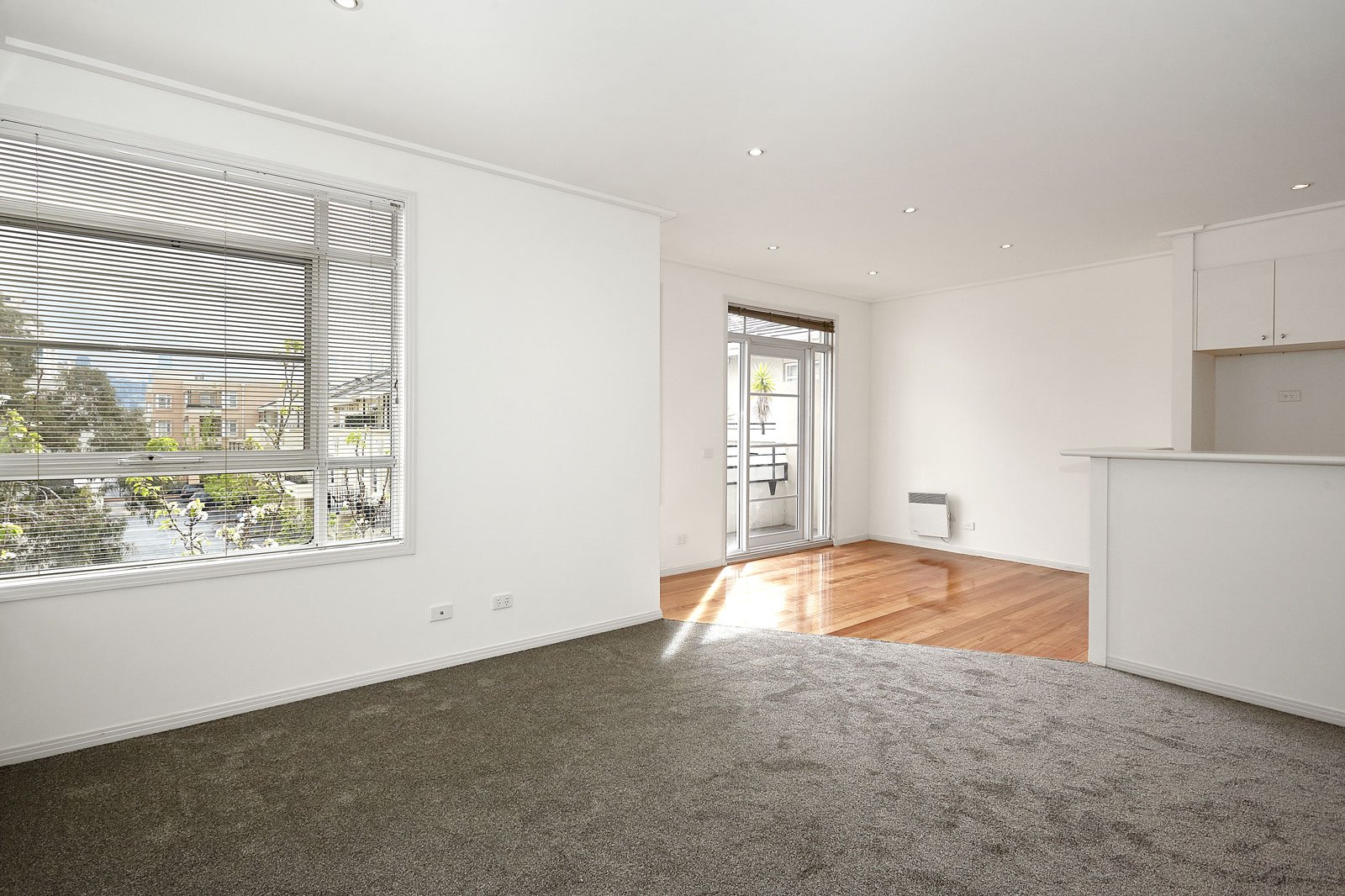 8/2 Graham Street, Port Melbourne image 4