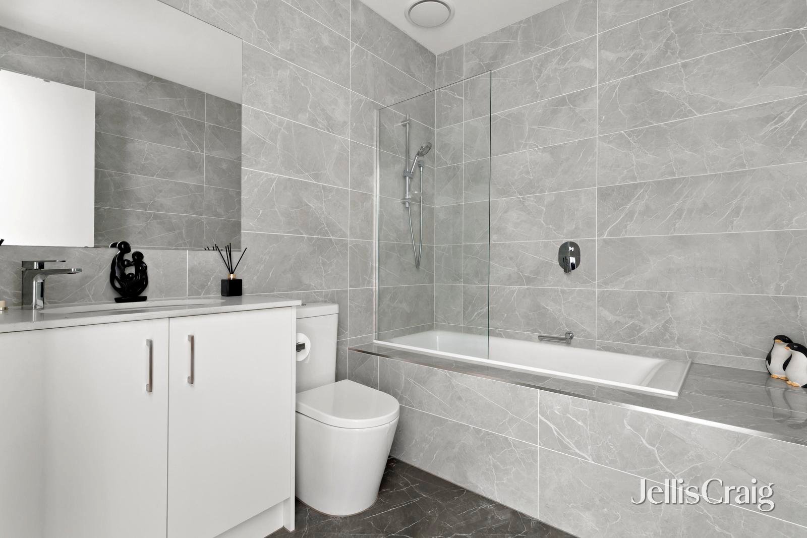 8/2 Lamb Street, Moonee Ponds image 10