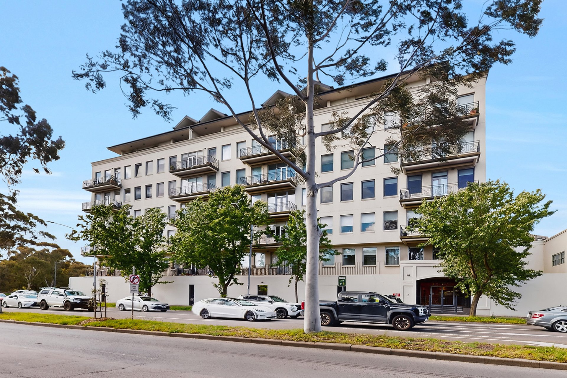 8/2 MacArthur Road, Parkville image 1
