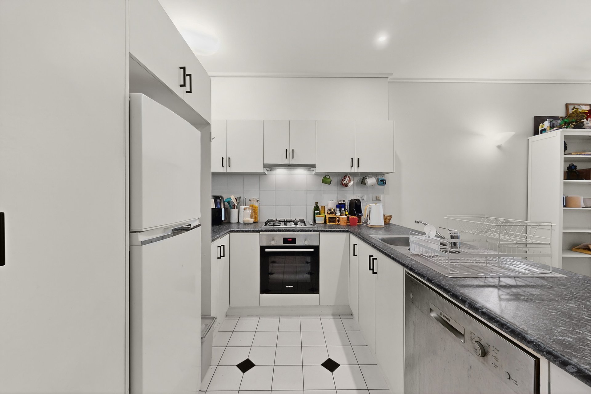 8/2 MacArthur Road, Parkville image 2