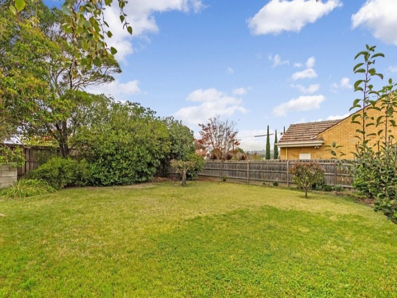 82 Maud Street, Balwyn North image 7