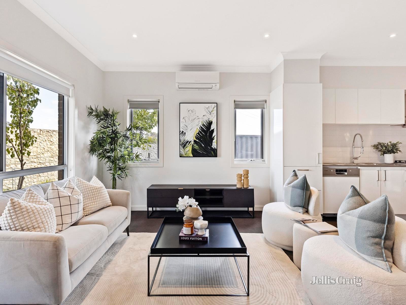 8/2 Mcleod Street, Doncaster image 2