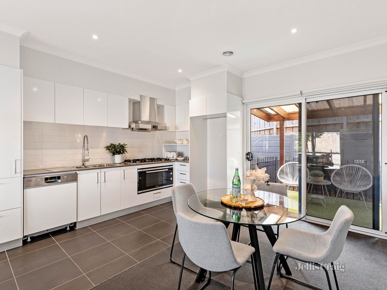 8/2 Mcleod Street, Doncaster image 3