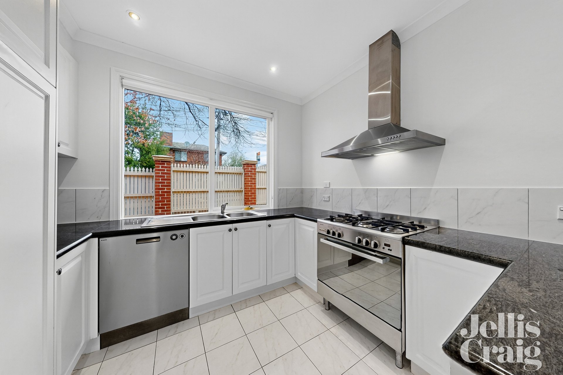 82 Middlesex Road, Surrey&nbsp;Hills image 3