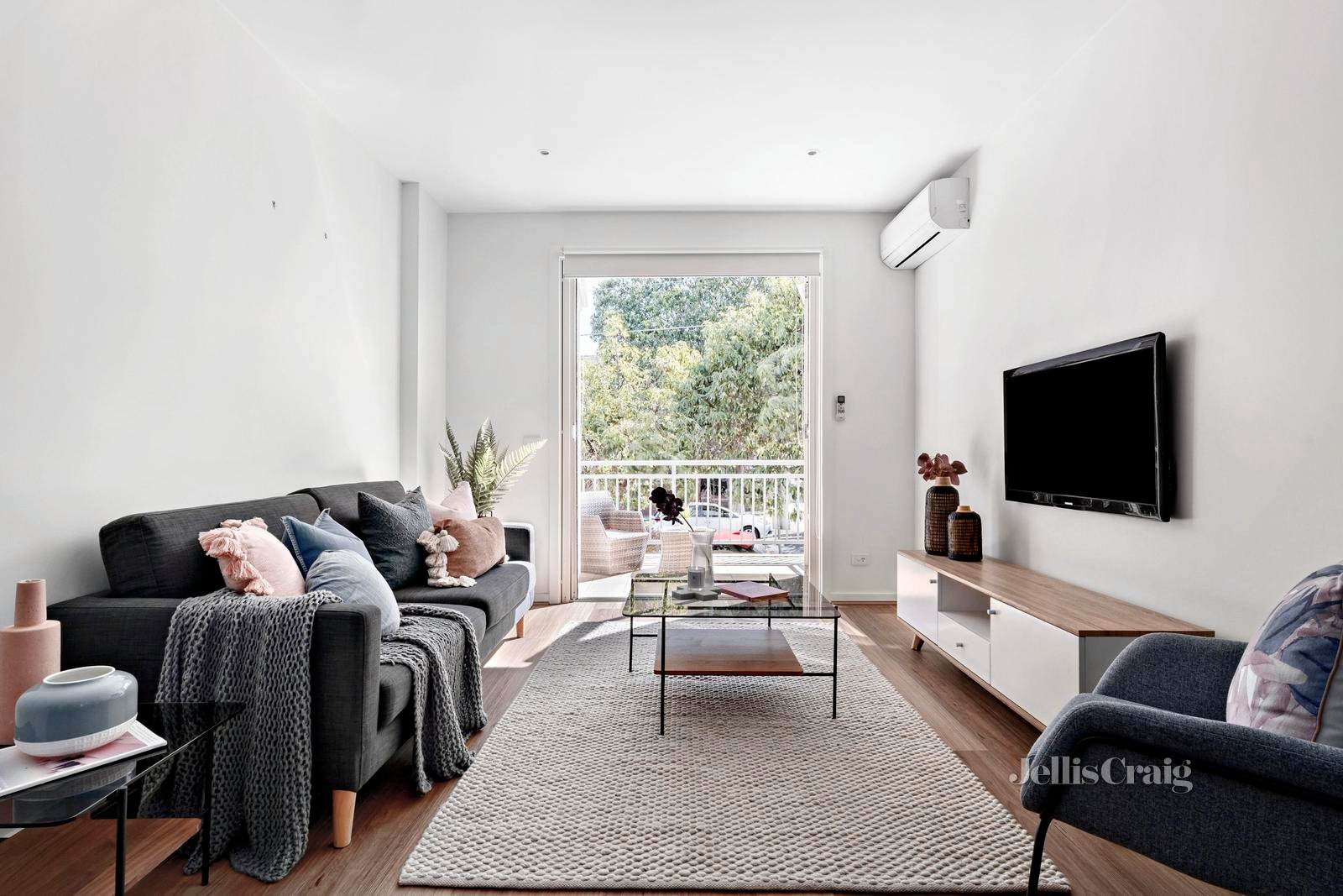 8/2 North Avenue, Strathmore image 1