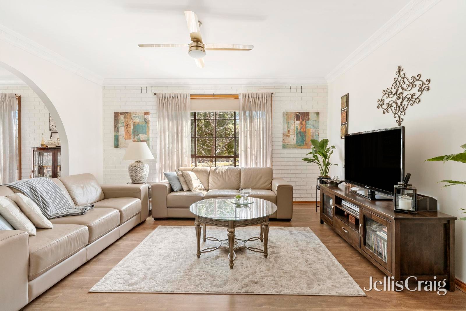 82 Riviera Road, Avondale&nbsp;Heights image 2