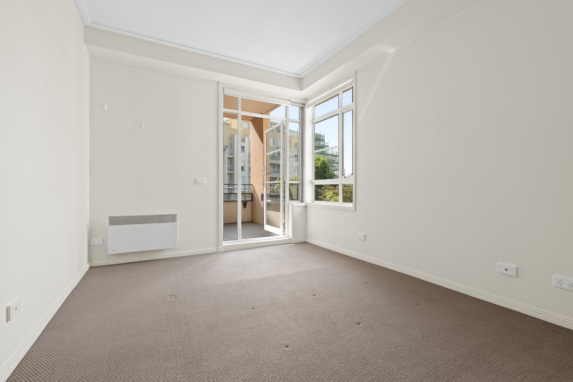 8/2 Seisman Place, Port Melbourne image 3