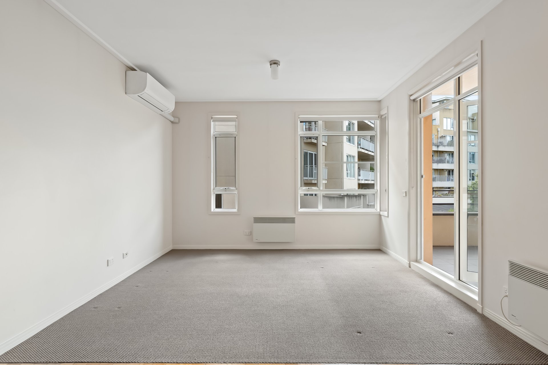 8/2 Seisman Place, Port Melbourne image 4