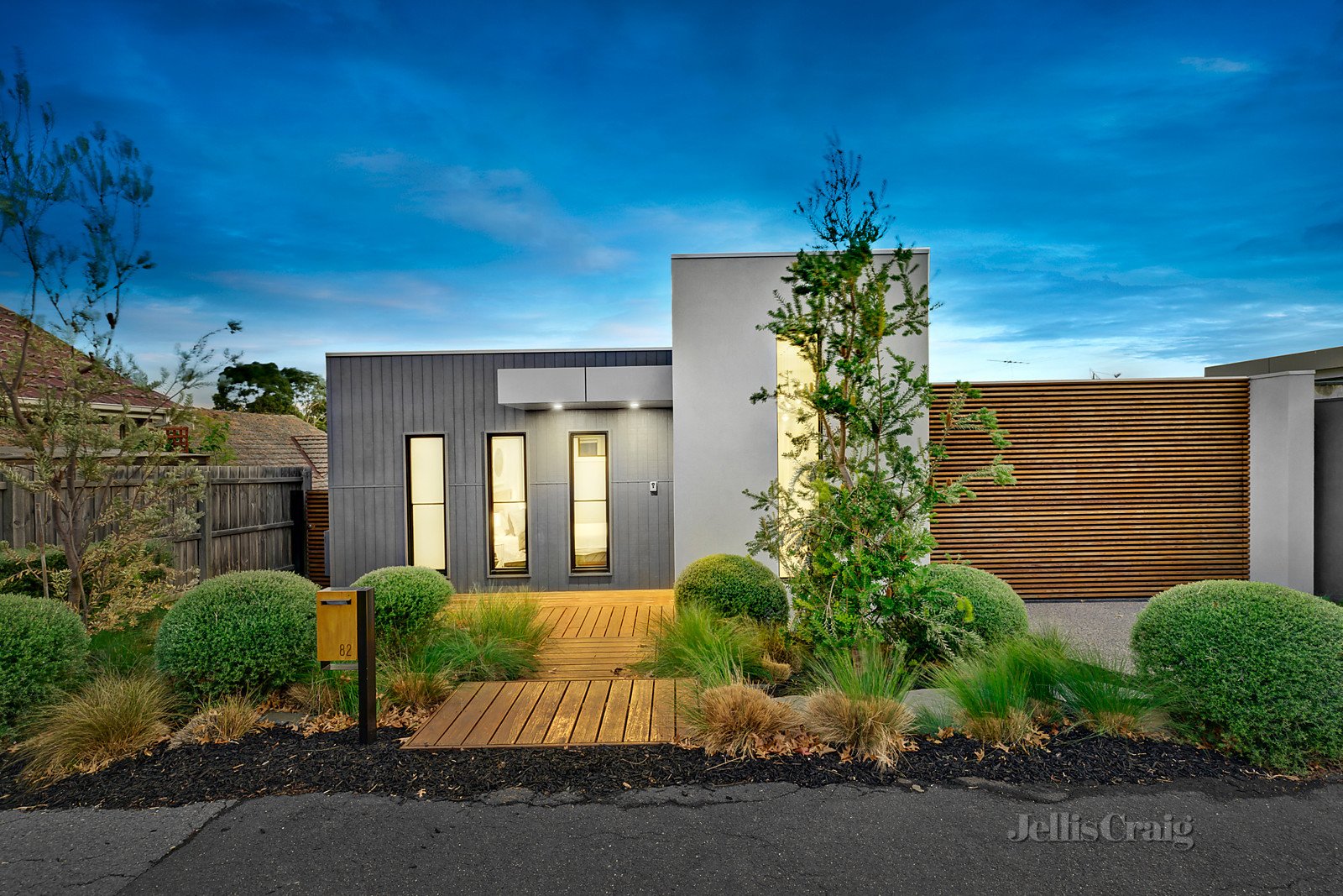 82 Valley Parade, Glen Iris image 1