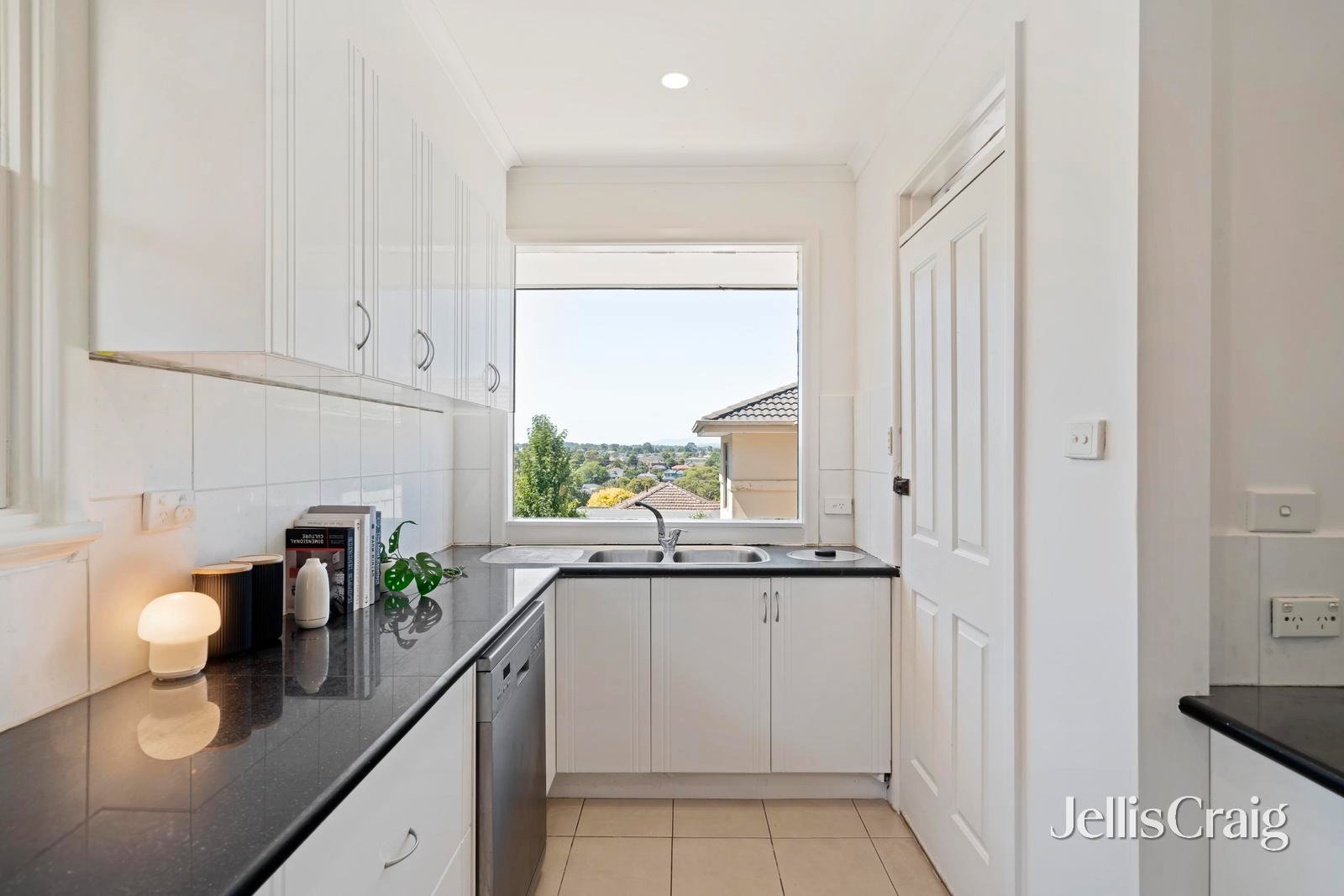 82 Whittens Lane, Doncaster image 4