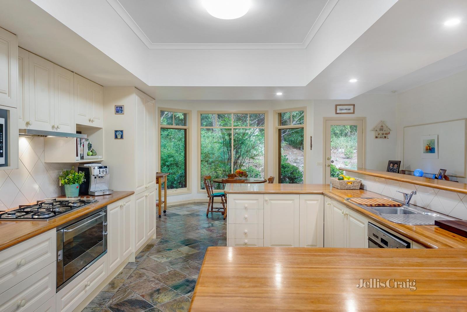 82 Woodhouse Road, Donvale image 3