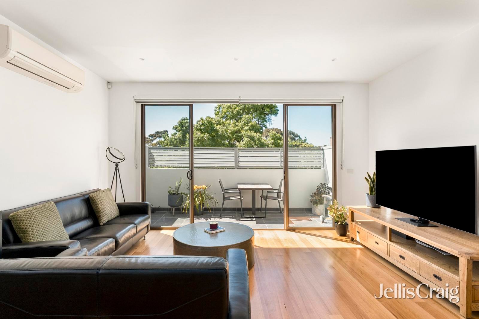 8/20 Glass Street, Essendon image 2