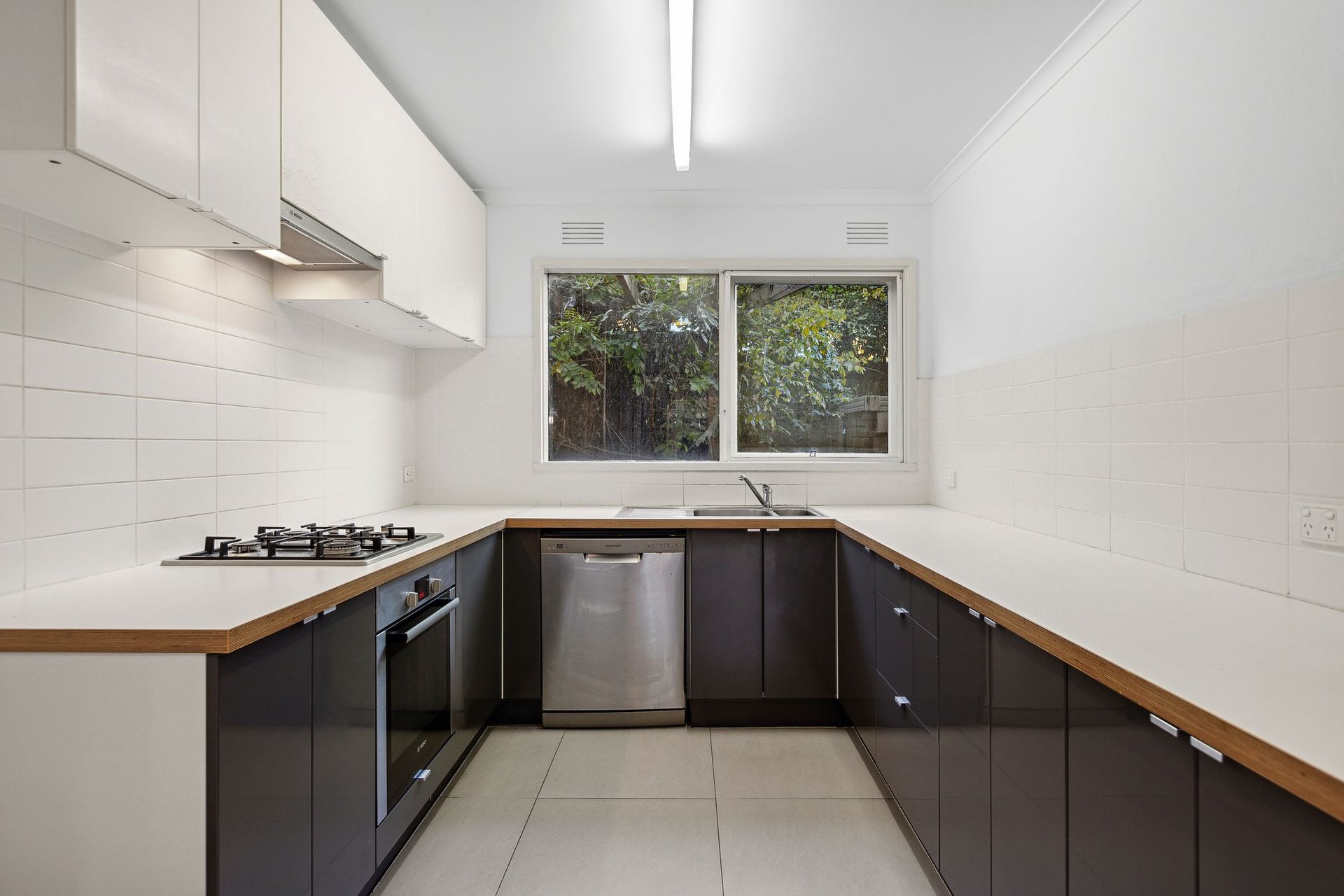 8/20 Kireep Road, Balwyn image 2