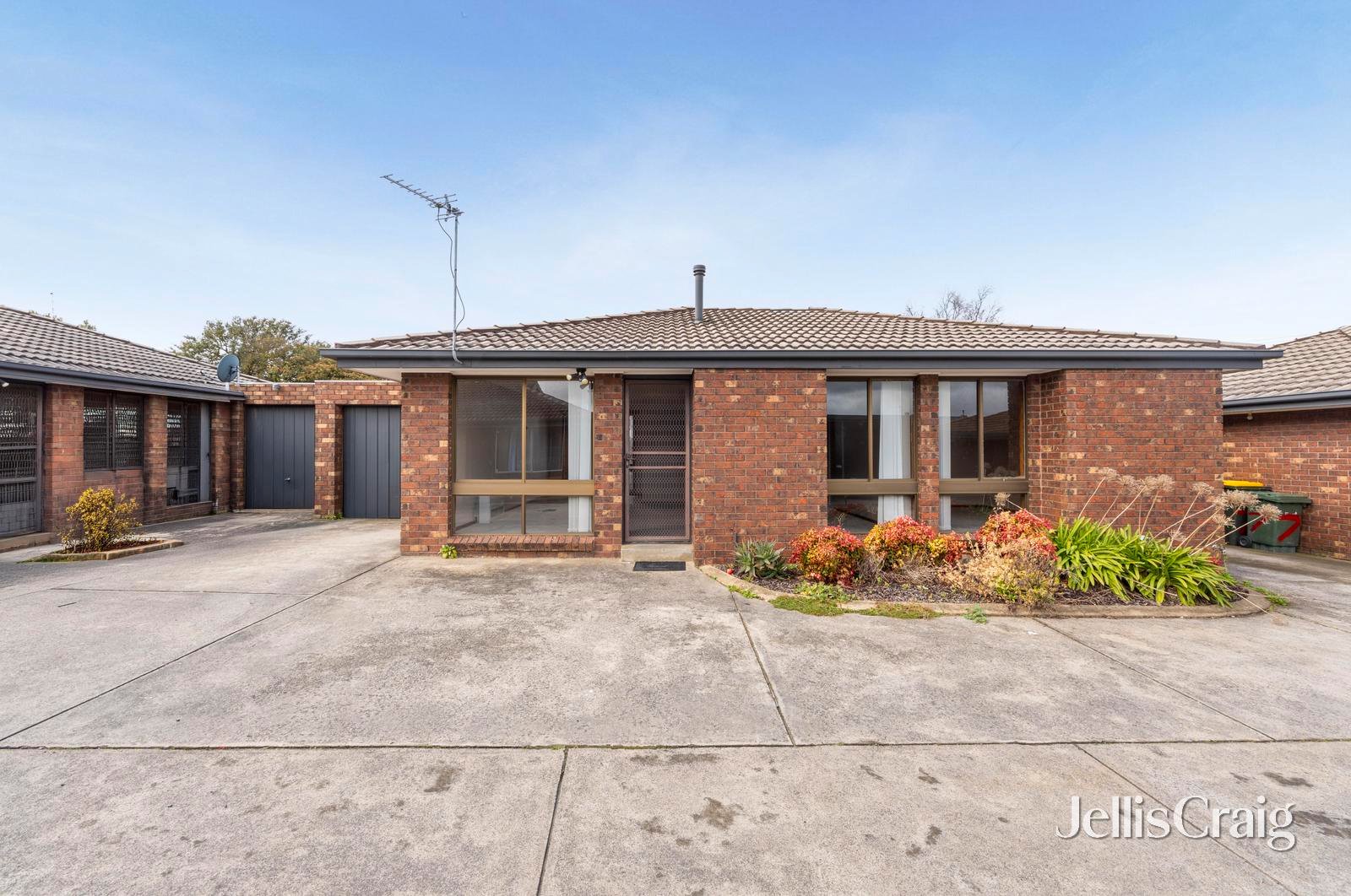 8/204 Leith Street, Redan image 1
