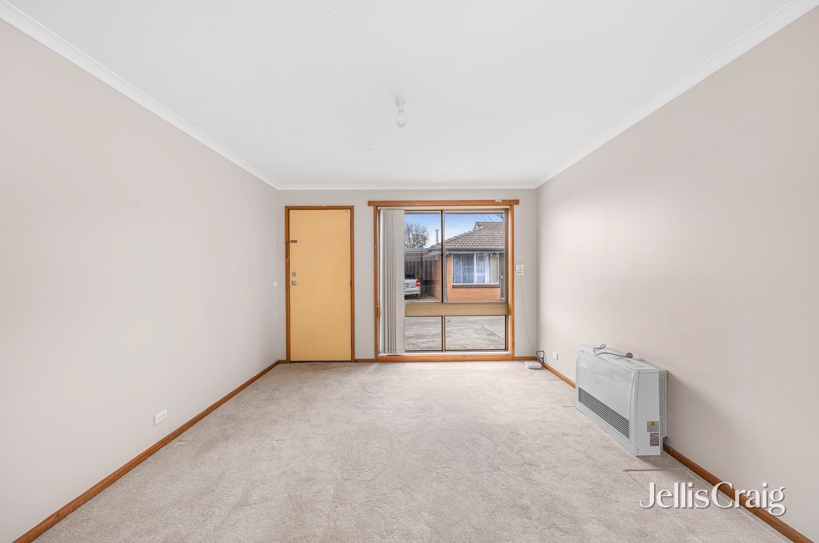 8/204 Leith Street, Redan image 2
