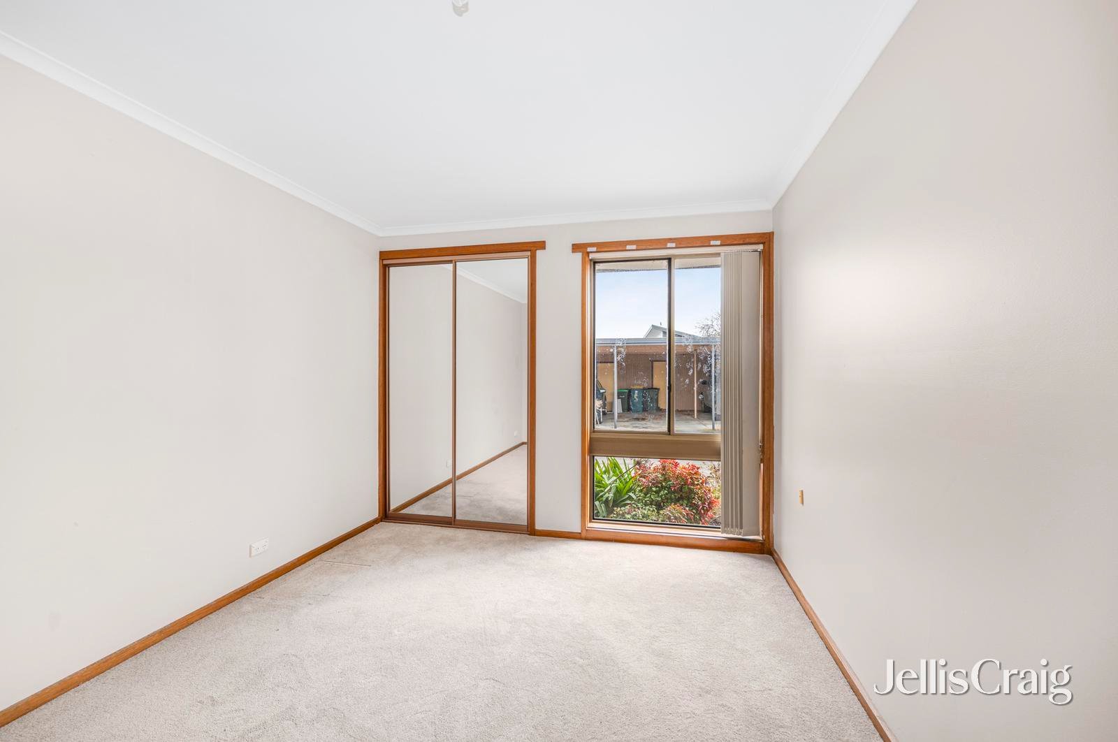 8/204 Leith Street, Redan image 5