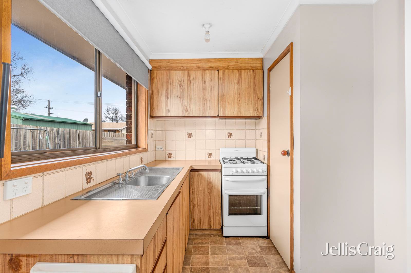 8/204 Leith Street, Redan image 3