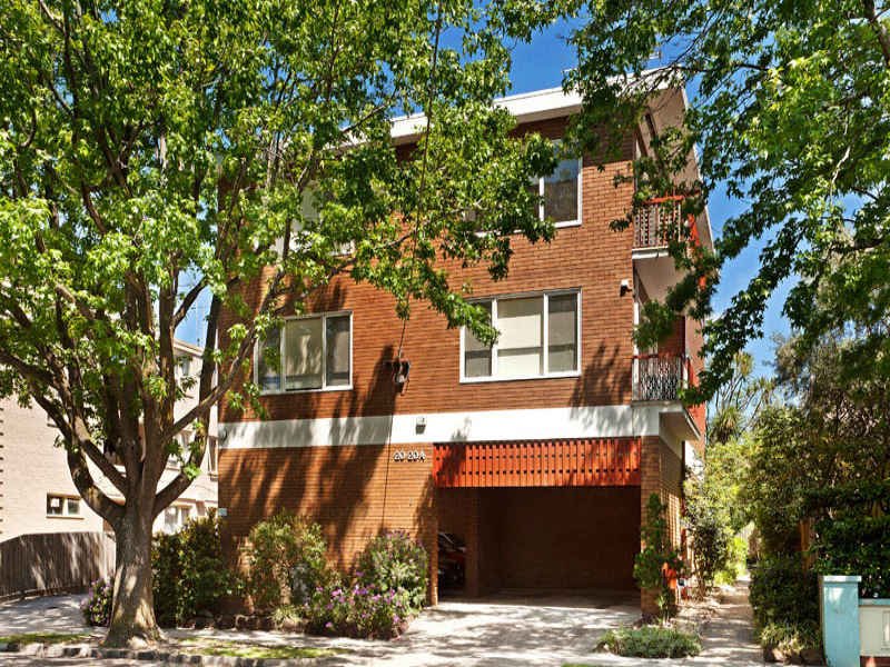 8/20A Hughendon Road, St Kilda East image 1