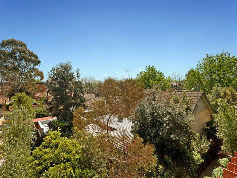 8/20A Hughendon Road, St Kilda East image 4