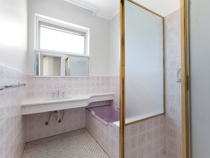 8/20A Hughendon Road, St Kilda East image 5